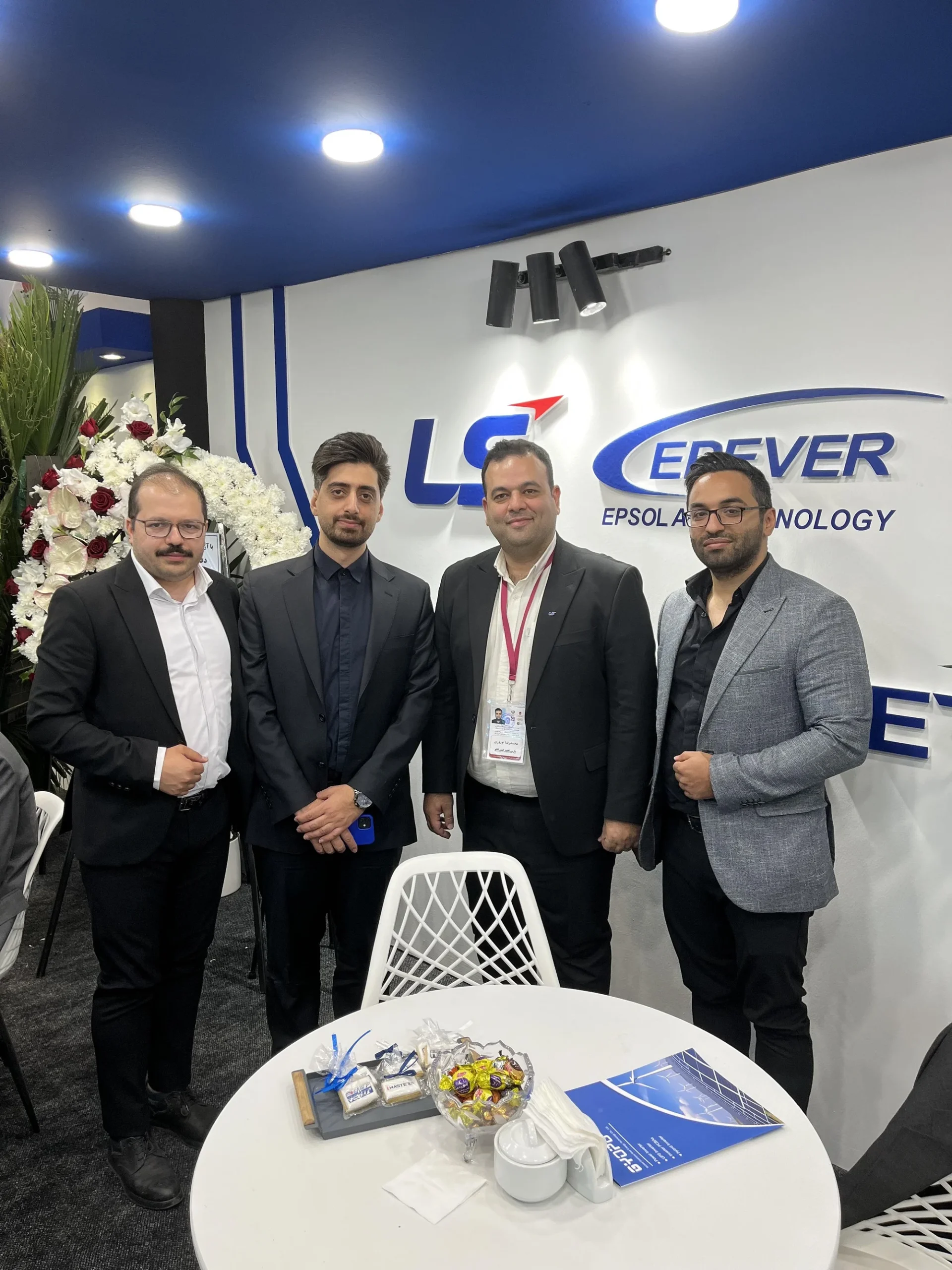 مهندس آروئی در نمایشگاه تجهیزات اتوماسیون صنعتی