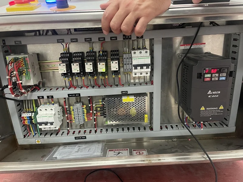 پروژه برنامه‌نویسی و راه‌اندازی دستگاه پرس قرص کارخانه آرام گستر دارو